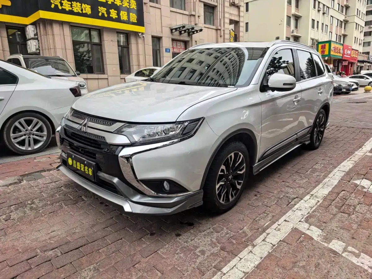 MITSUBISHI OUTLANDER  2020