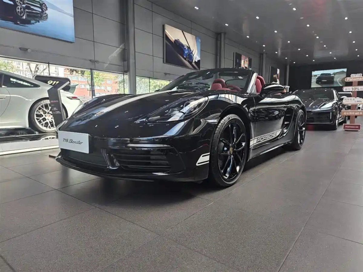 PORSCHE 718  2023