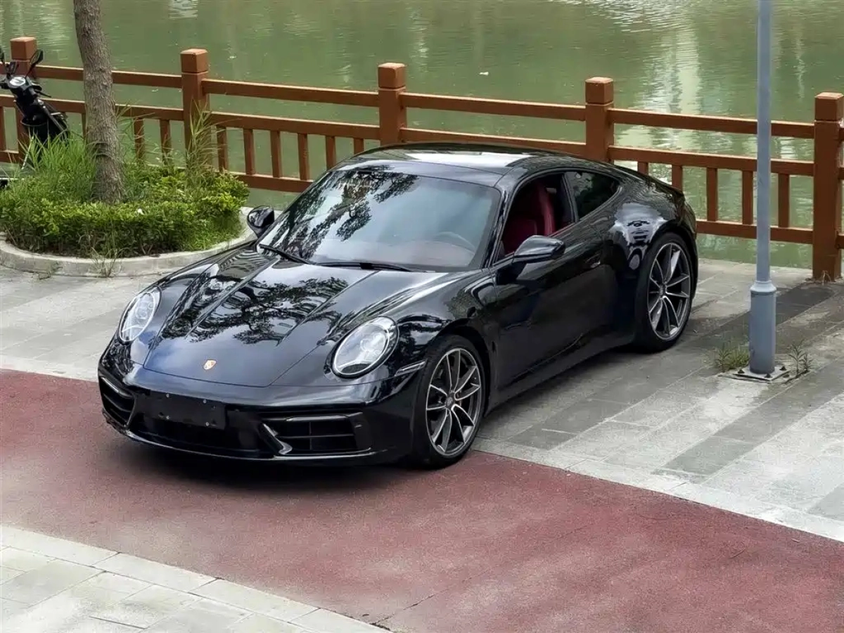 PORSCHE 911  2022