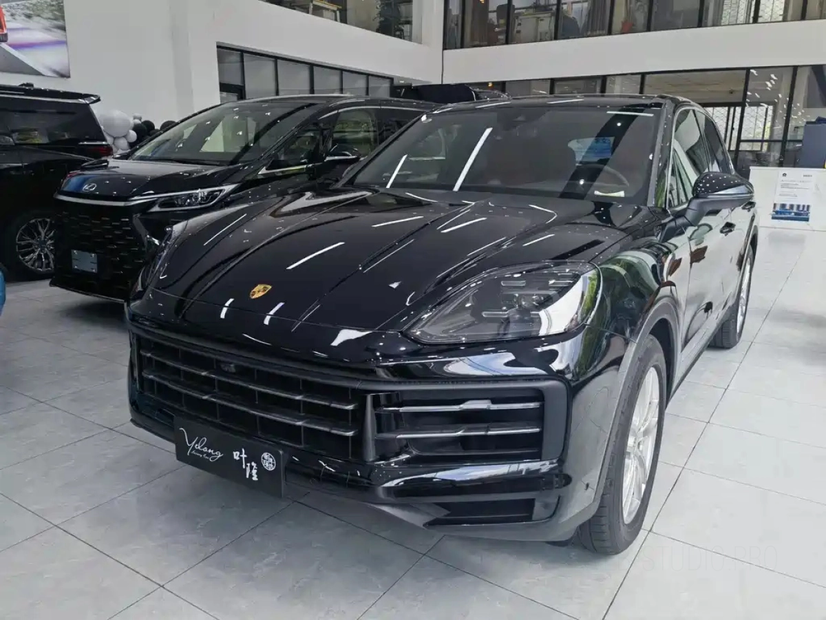 PORSCHE CAYENNE  2025