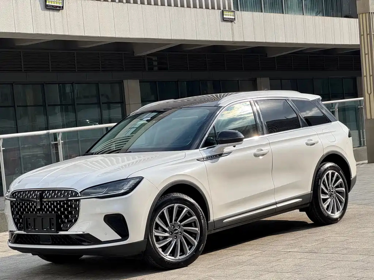 LINCOLN ADVENTURER  2024
