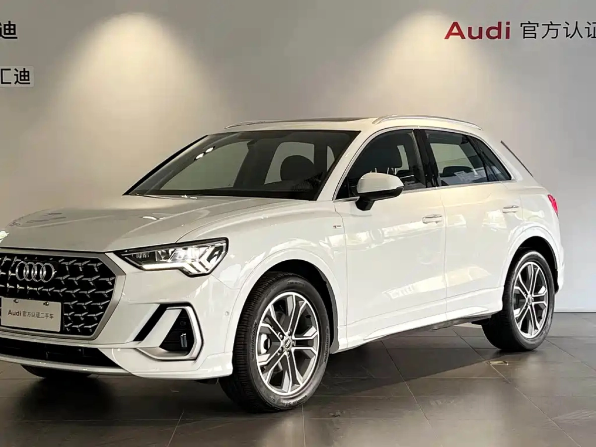 AUDI Q3  2024