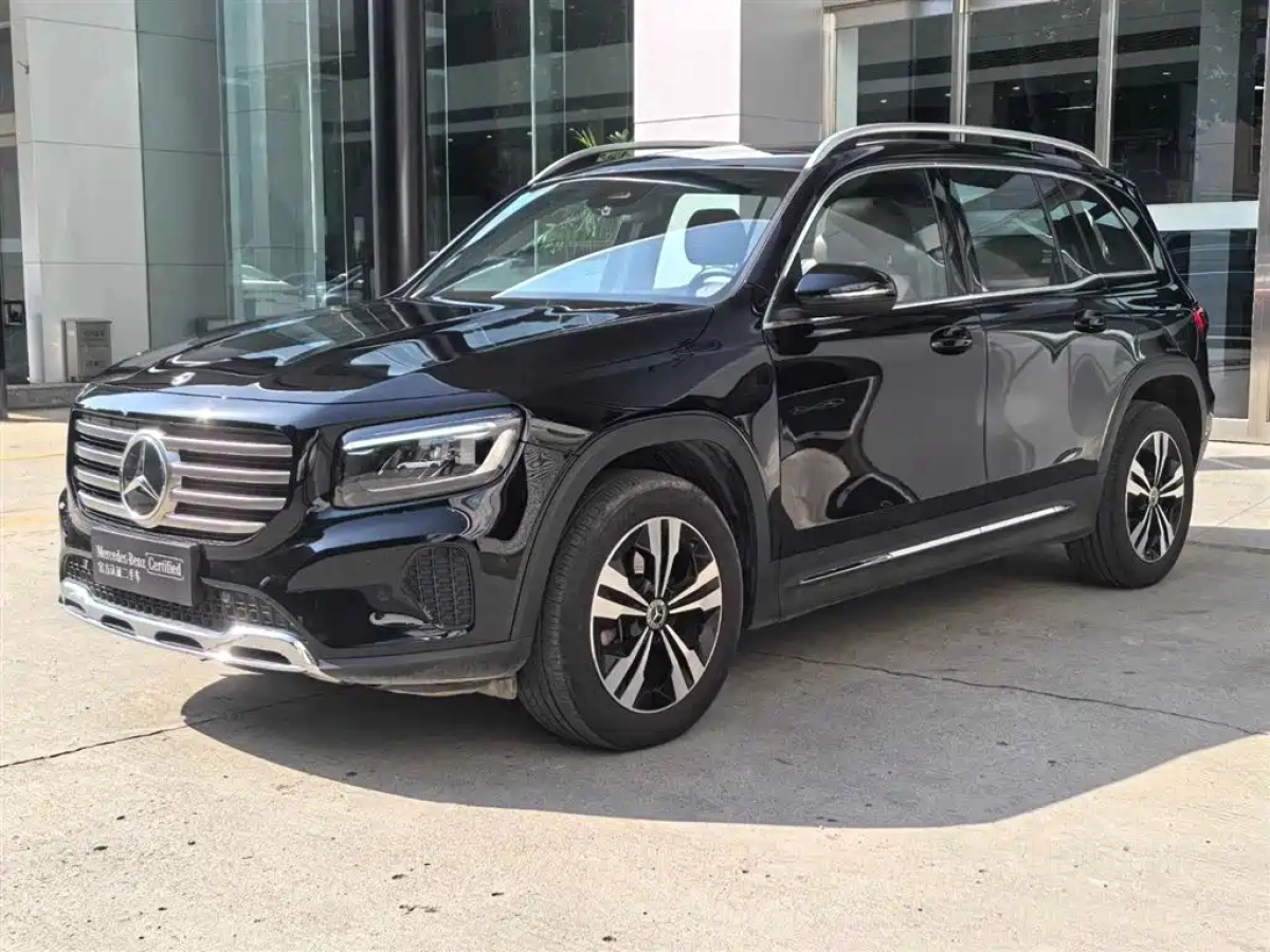 MERCEDES BENZ GLB  2024