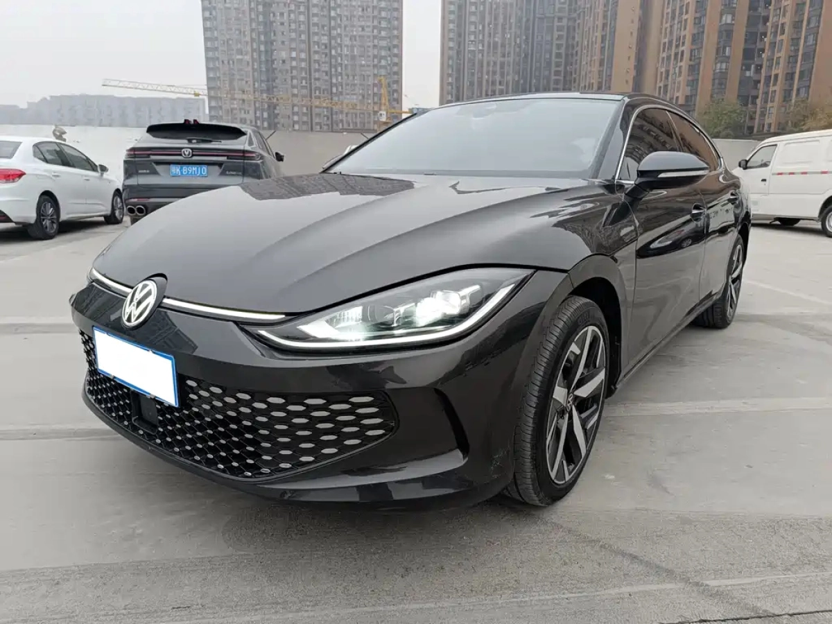 VOLKSWAGEN LAMANDO  2022