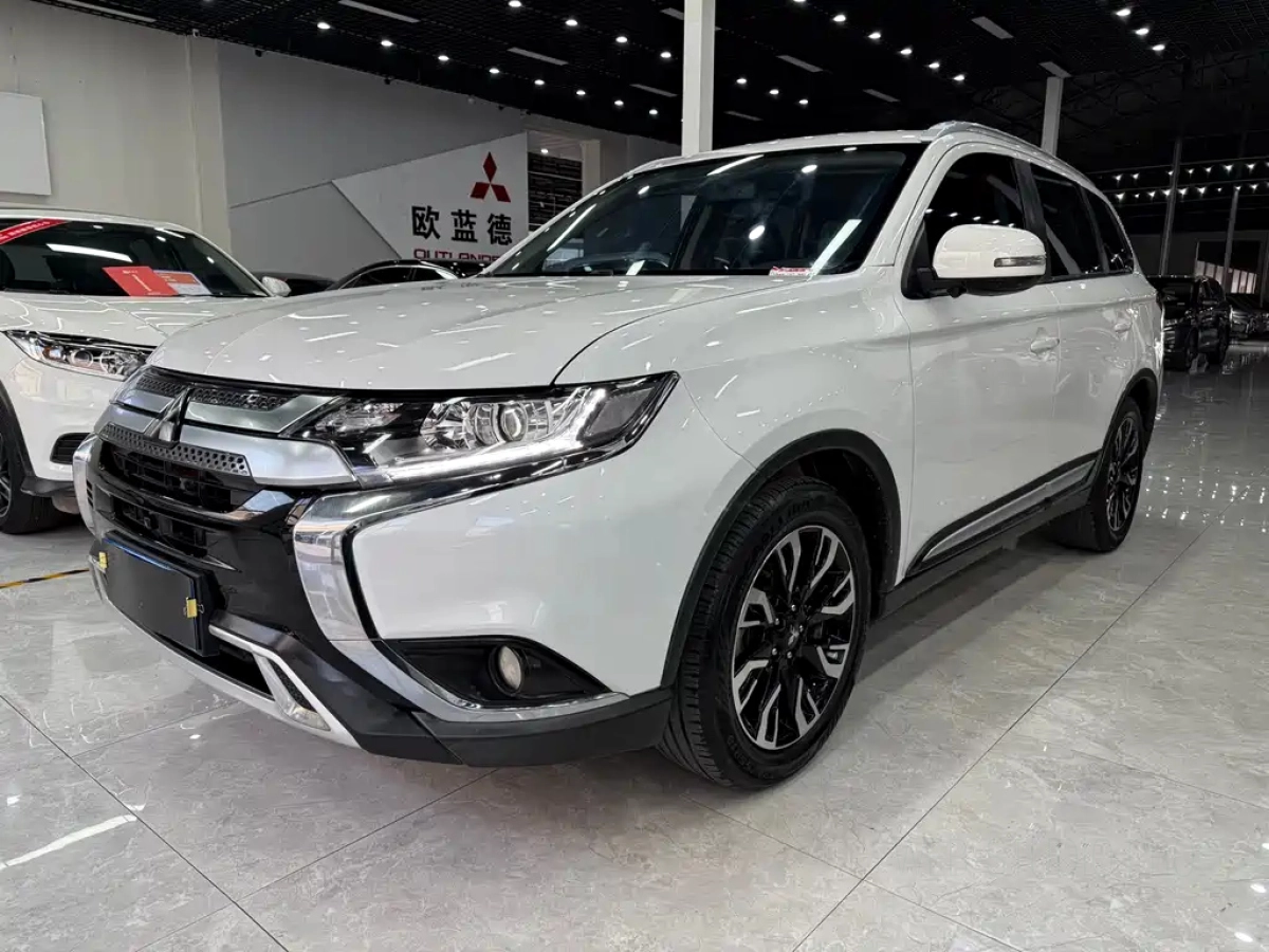 MITSUBISHI OUTLANDER  2020