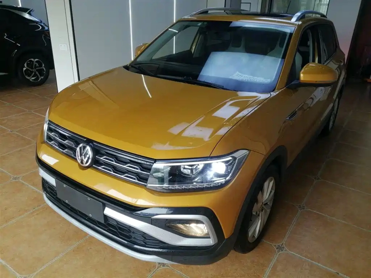 VOLKSWAGEN T-CROSS