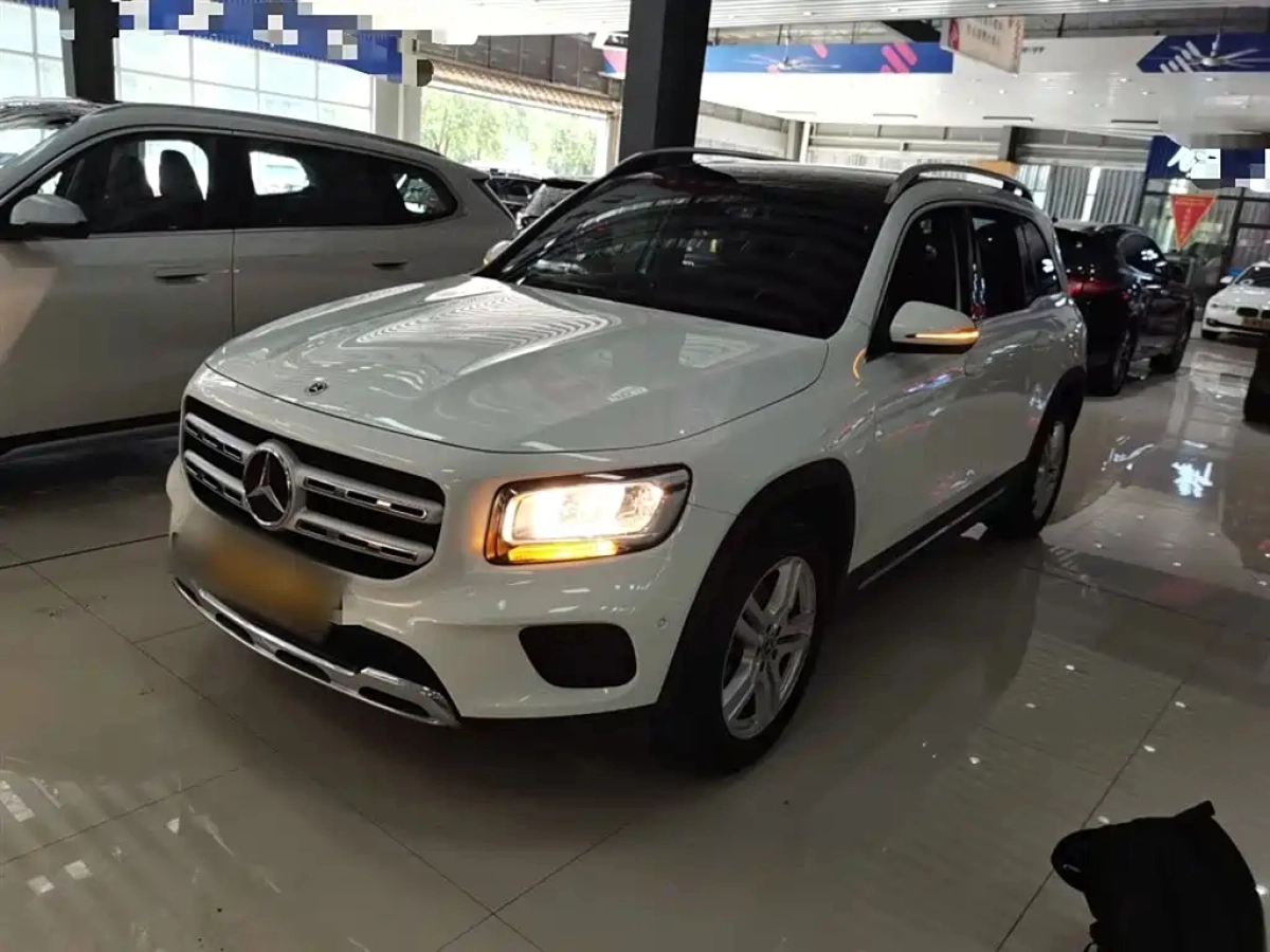 MERCEDES BENZ GLB  2021