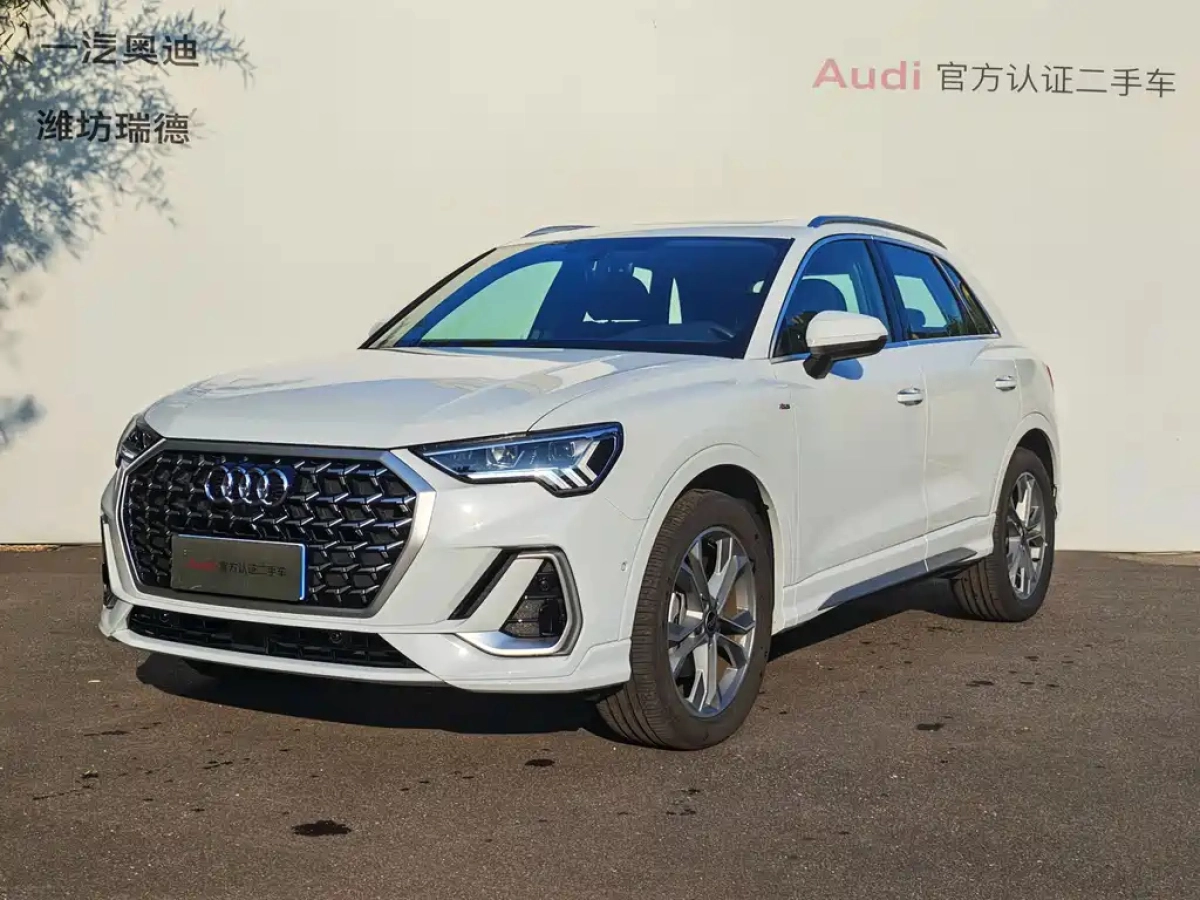 AUDI Q3  2024