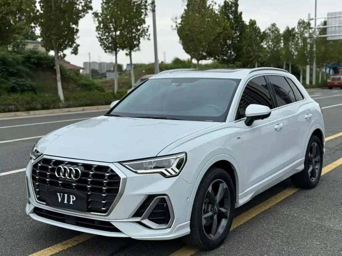 AUDI Q3  2021