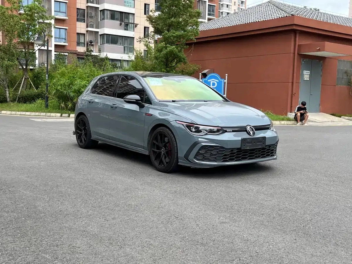 VOLKSWAGEN GOLF GTI  2020