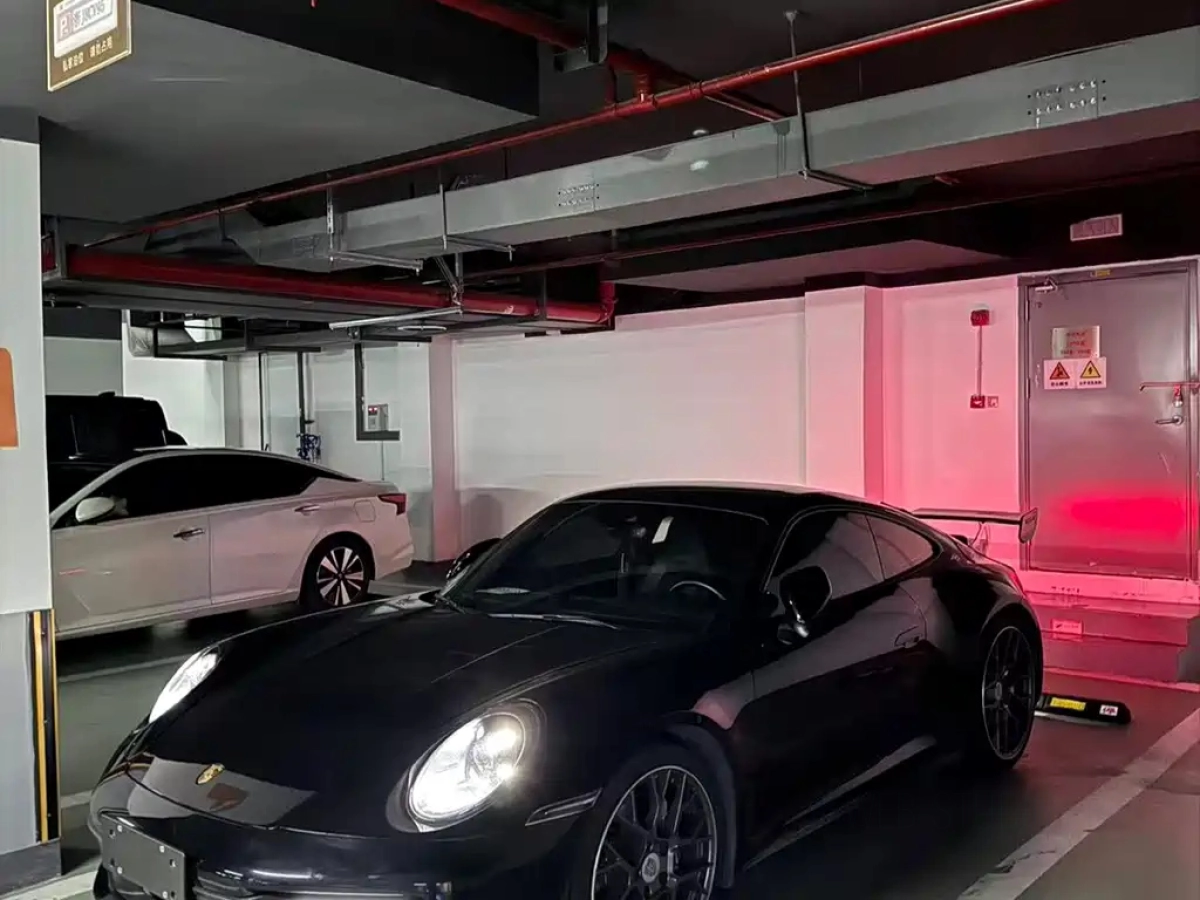PORSCHE 911  2020