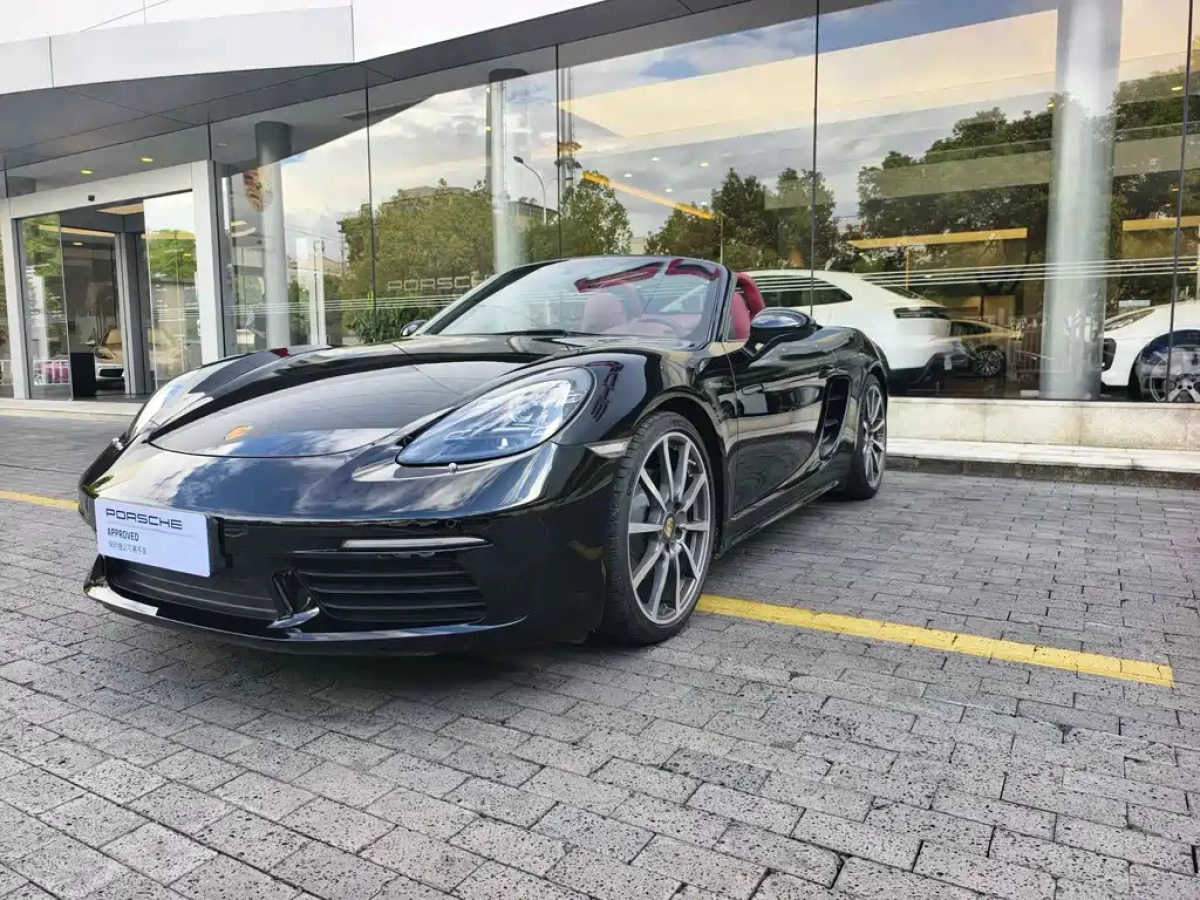 PORSCHE 718  2022
