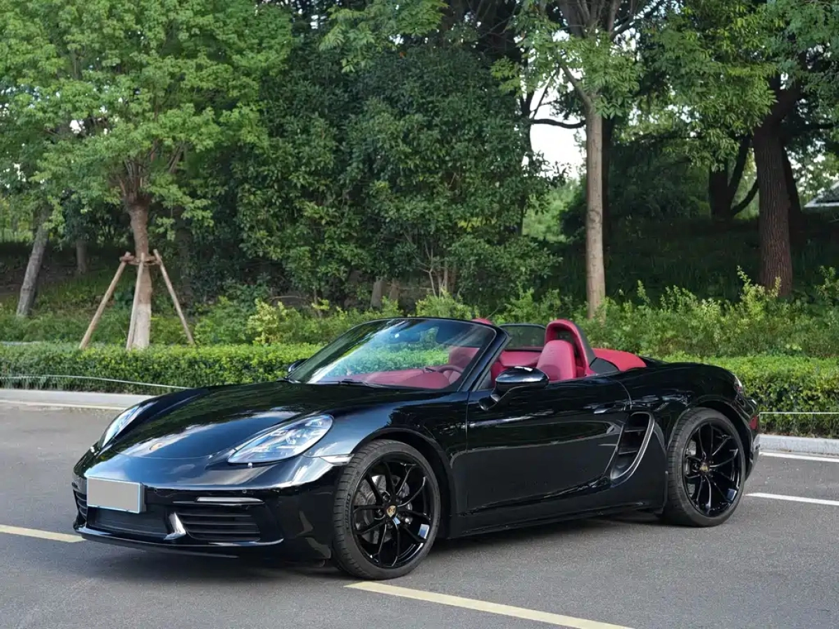 PORSCHE 718  2023