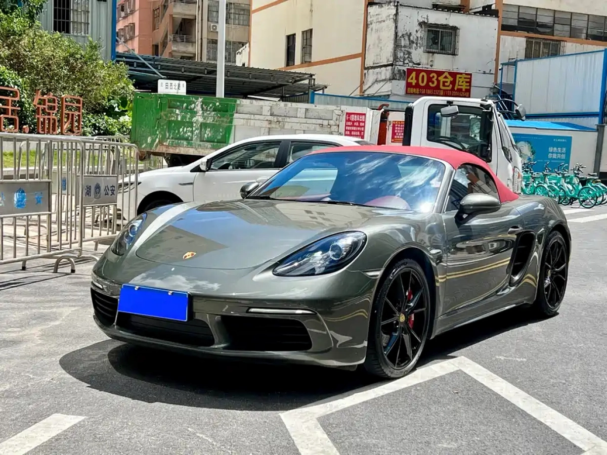PORSCHE 718  2022