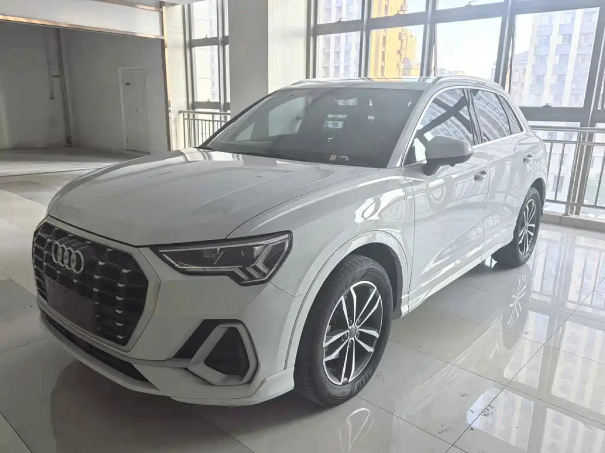 AUDI Q3  2021