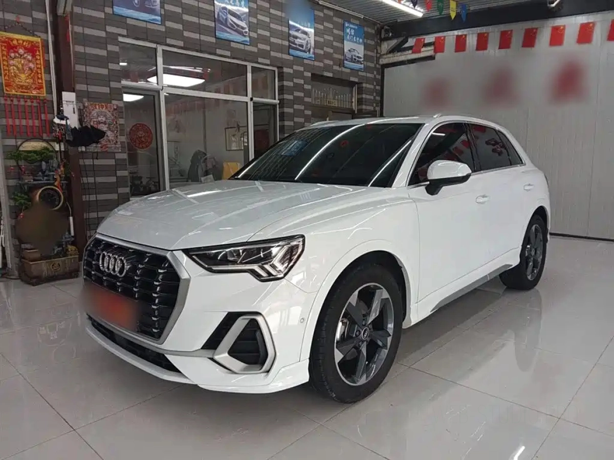 AUDI Q3  2021