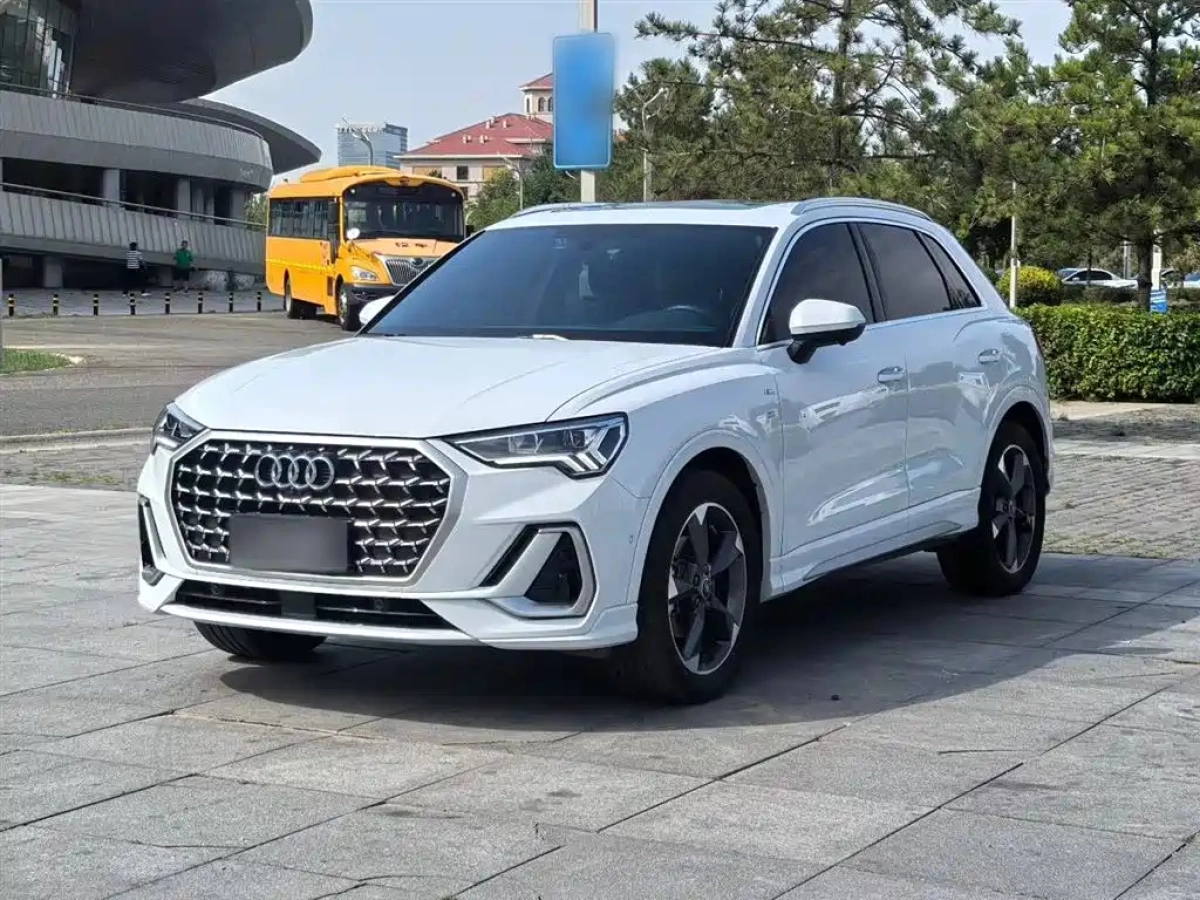 AUDI Q3  2024