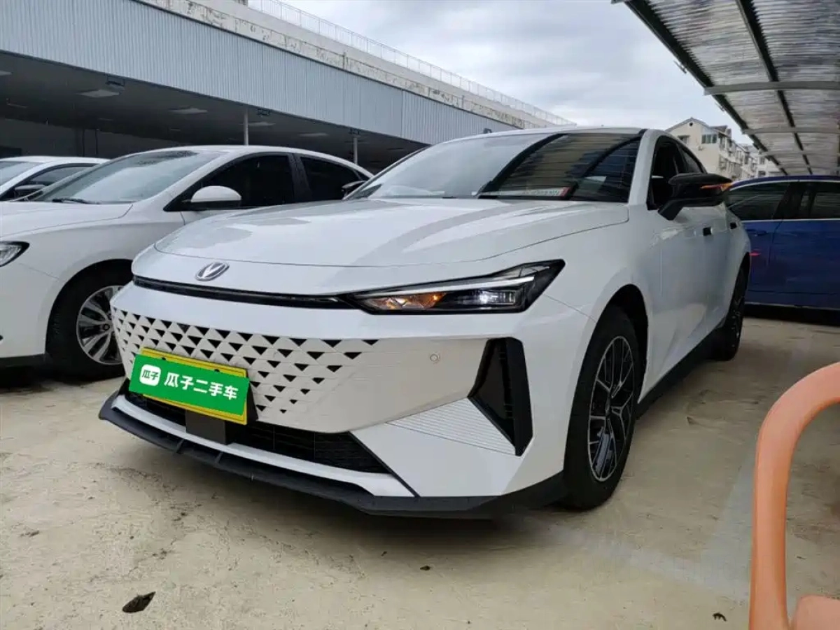CHANGAN UNI-V SMART IDD  2024