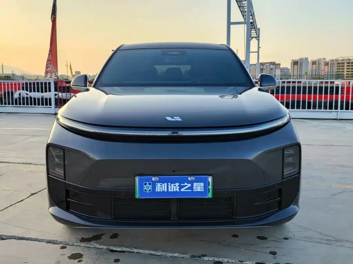 LI AUTO L6  2024