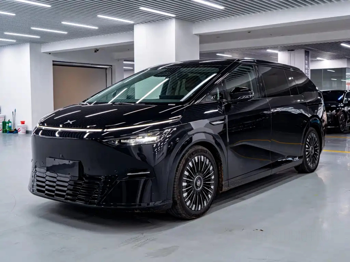 XPENG MOTORS X9  2025