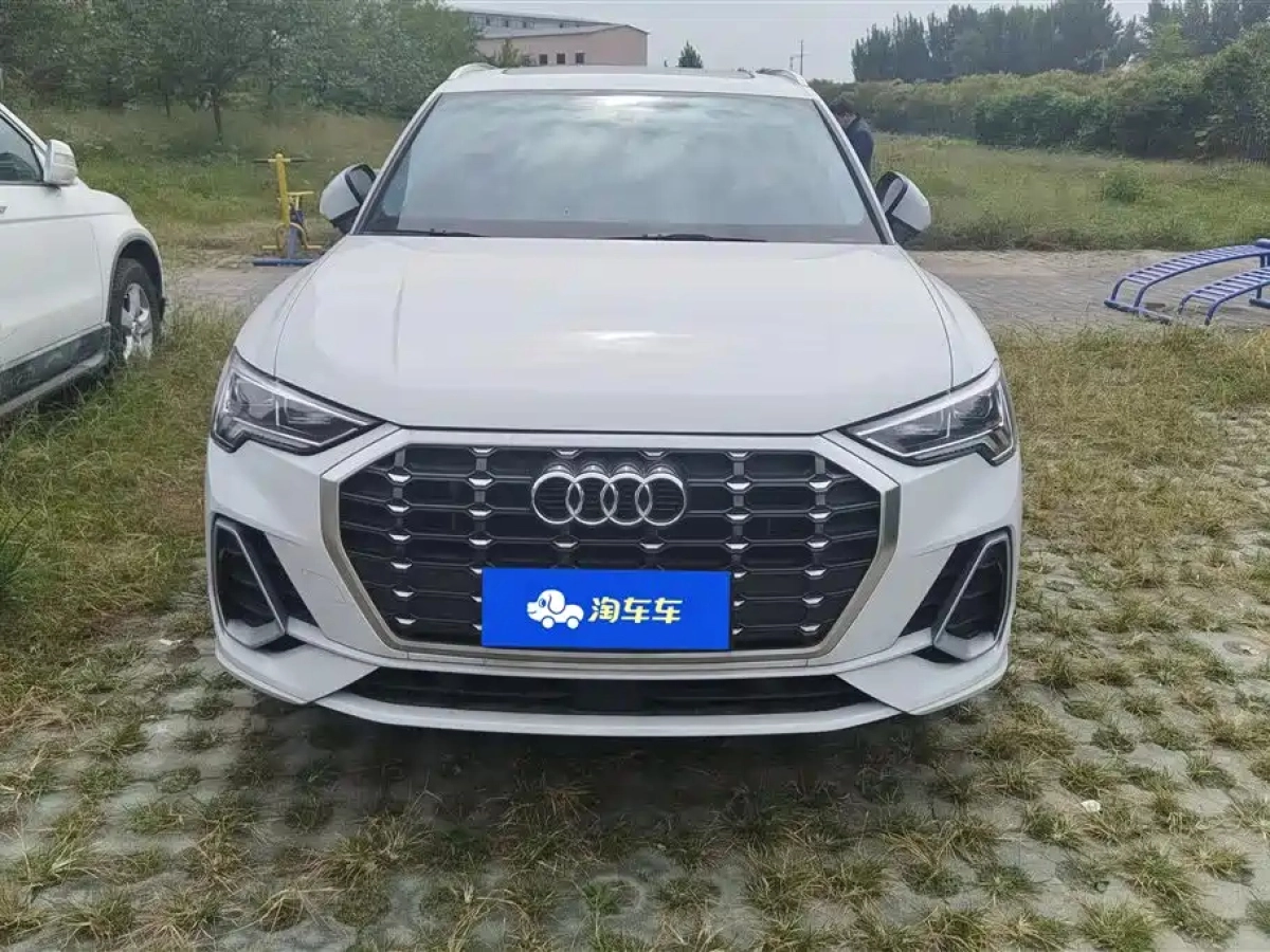 AUDI Q3  2023