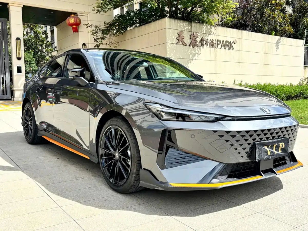 CHANGAN UNI-V  2025