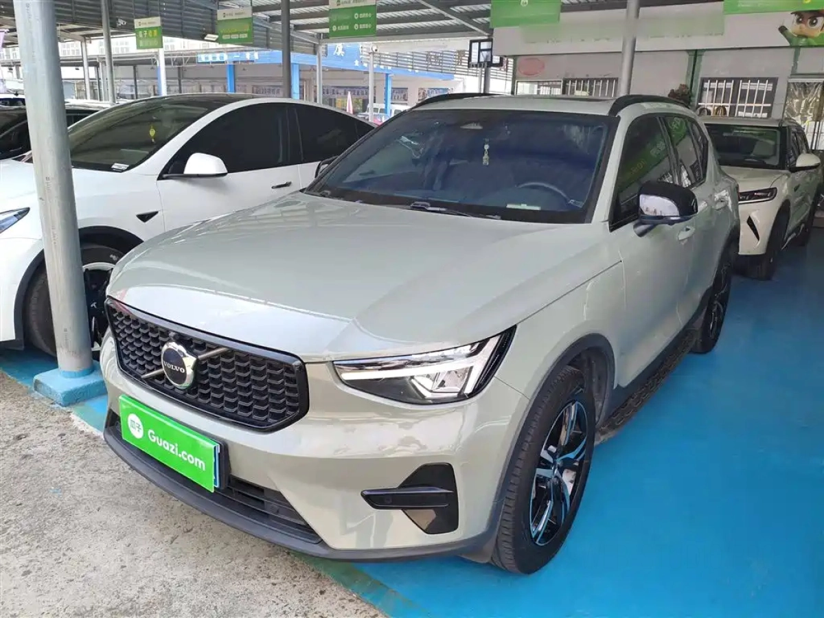VOLVO XC40  2023