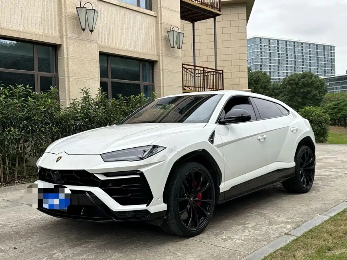 LAMBORGHINI URUS  2021