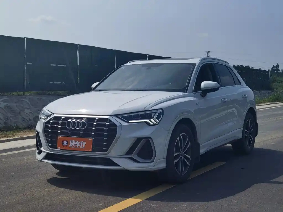 AUDI Q3  2021