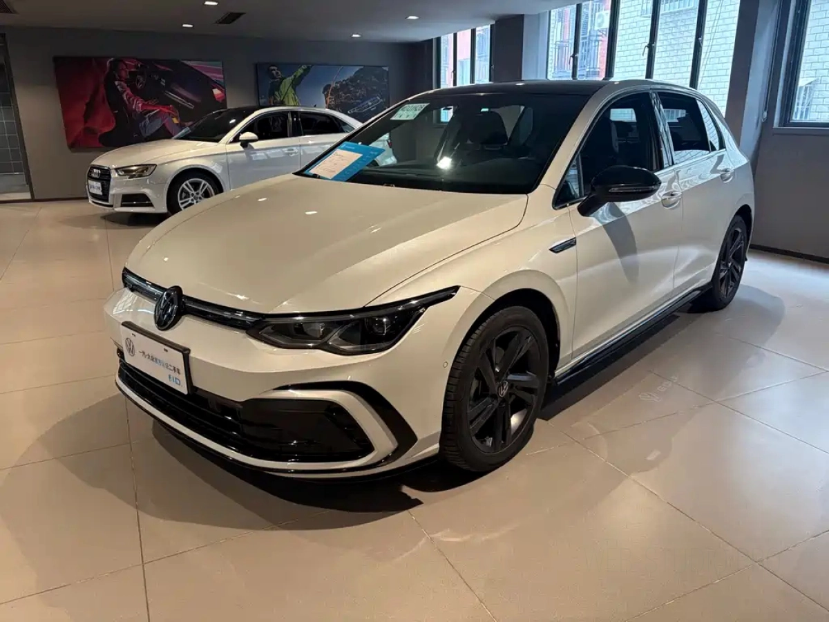 VOLKSWAGEN GOLF  2023