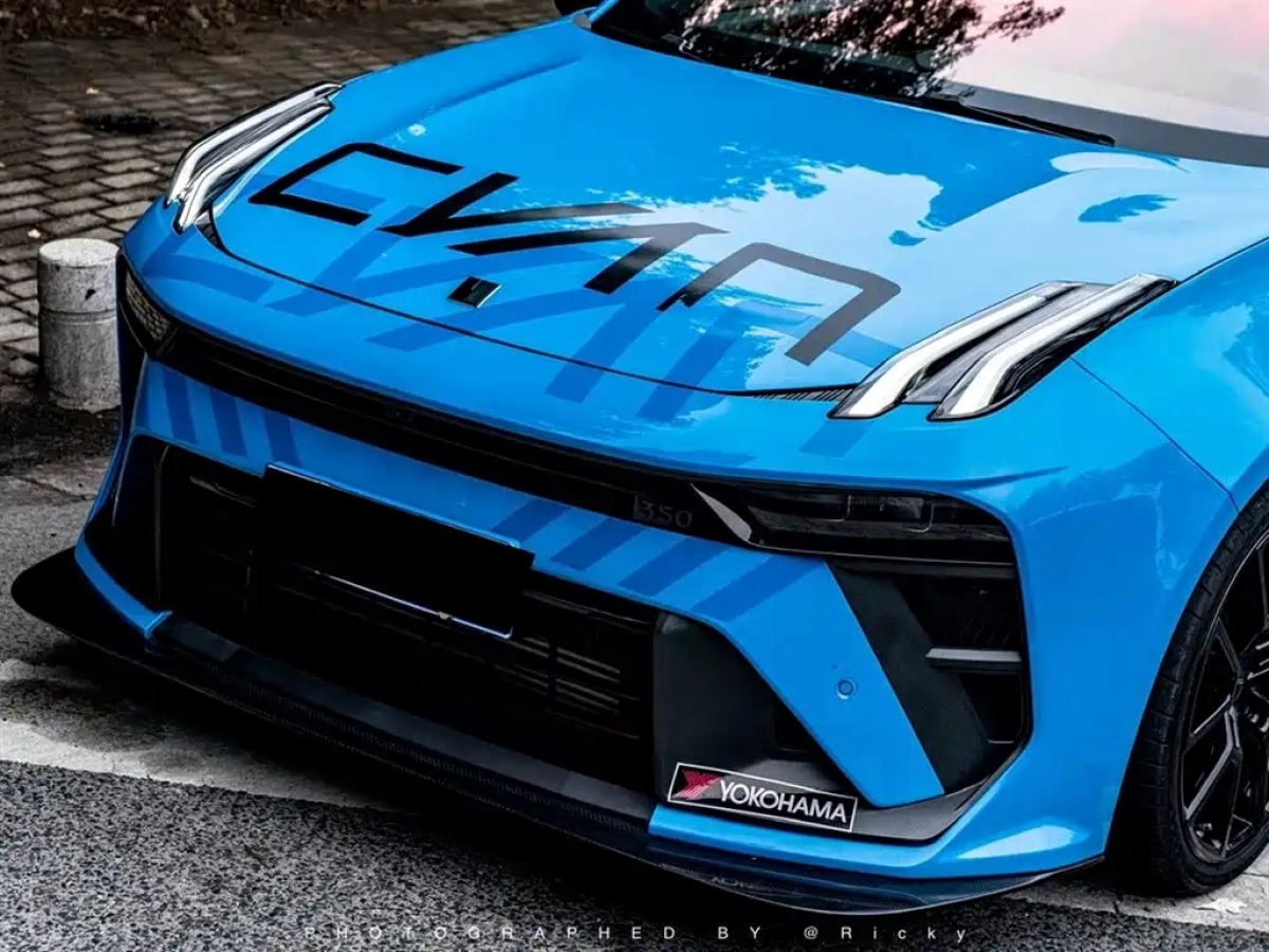 LYNK&CO 03