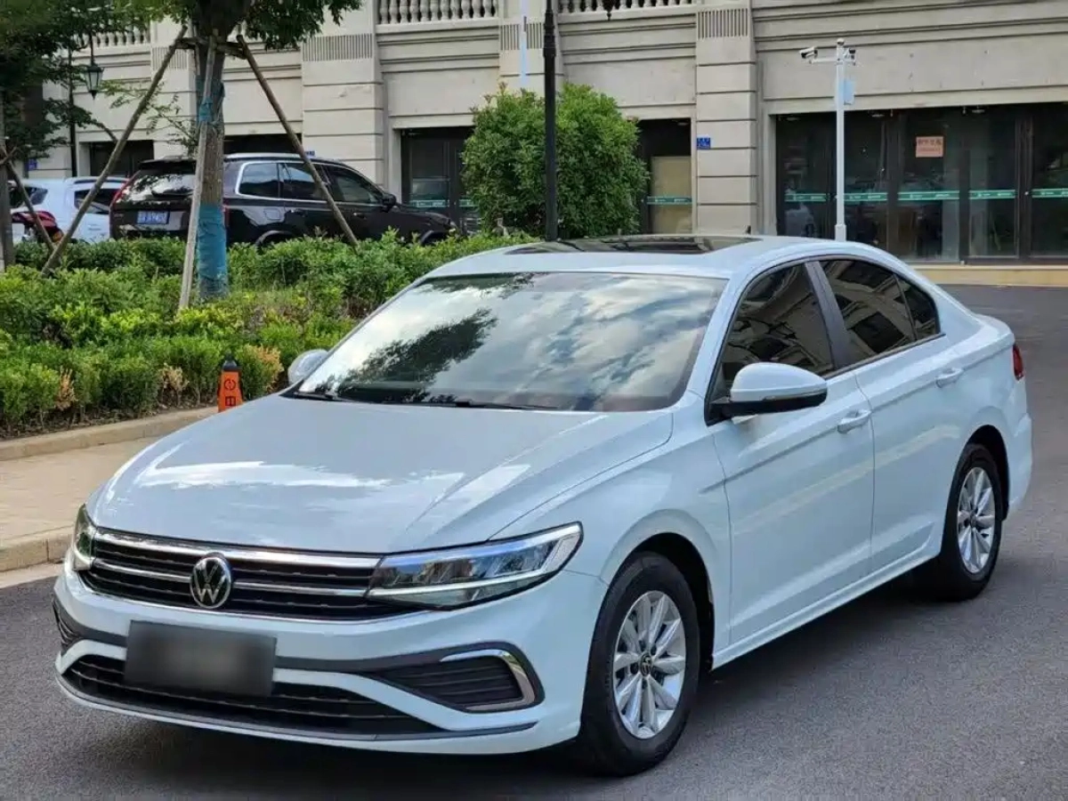 VOLKSWAGEN BORA  2023