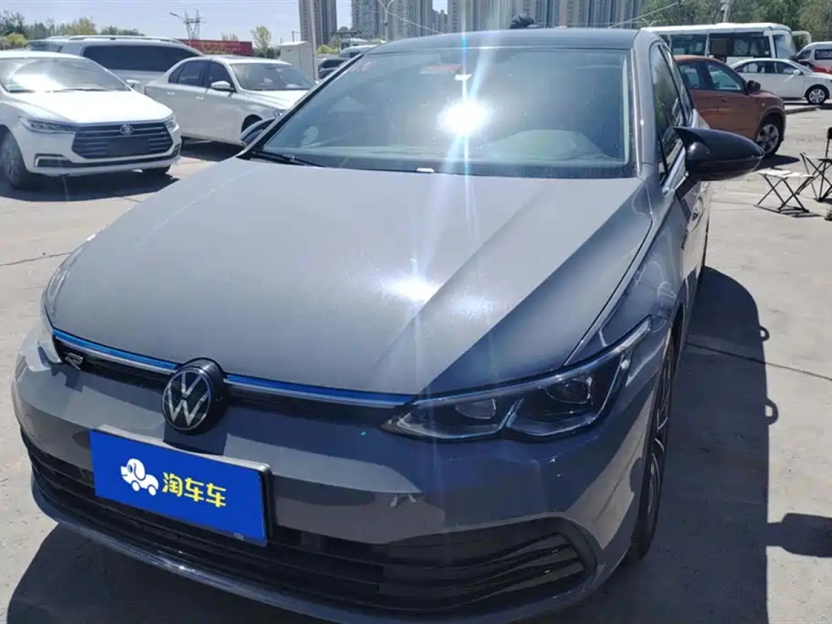 VOLKSWAGEN GOLF  2023