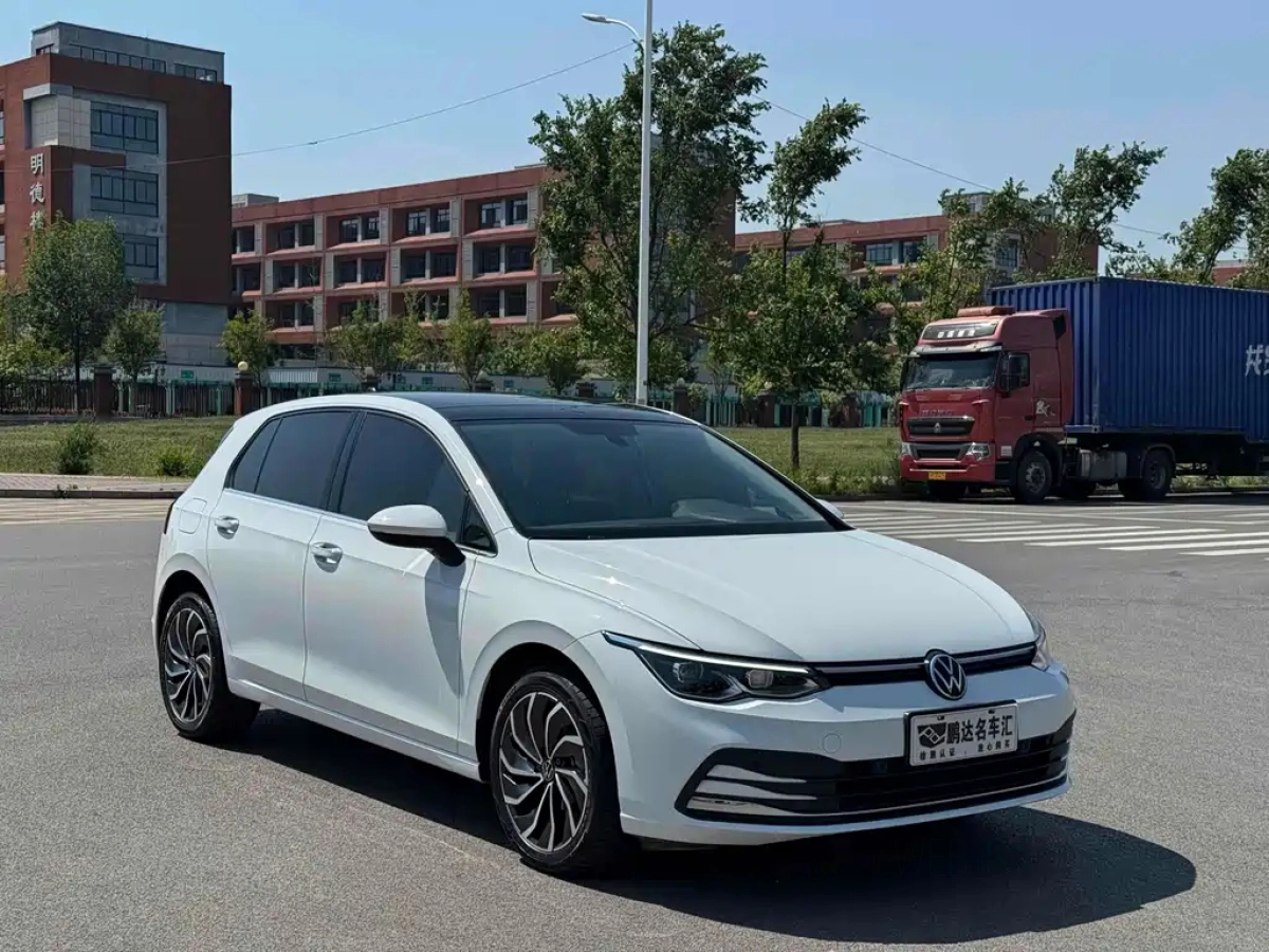 VOLKSWAGEN GOLF  2023