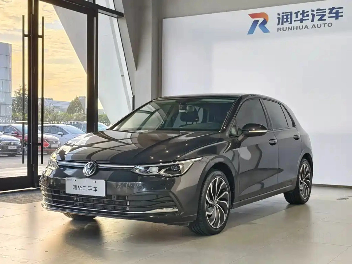 VOLKSWAGEN GOLF  2023