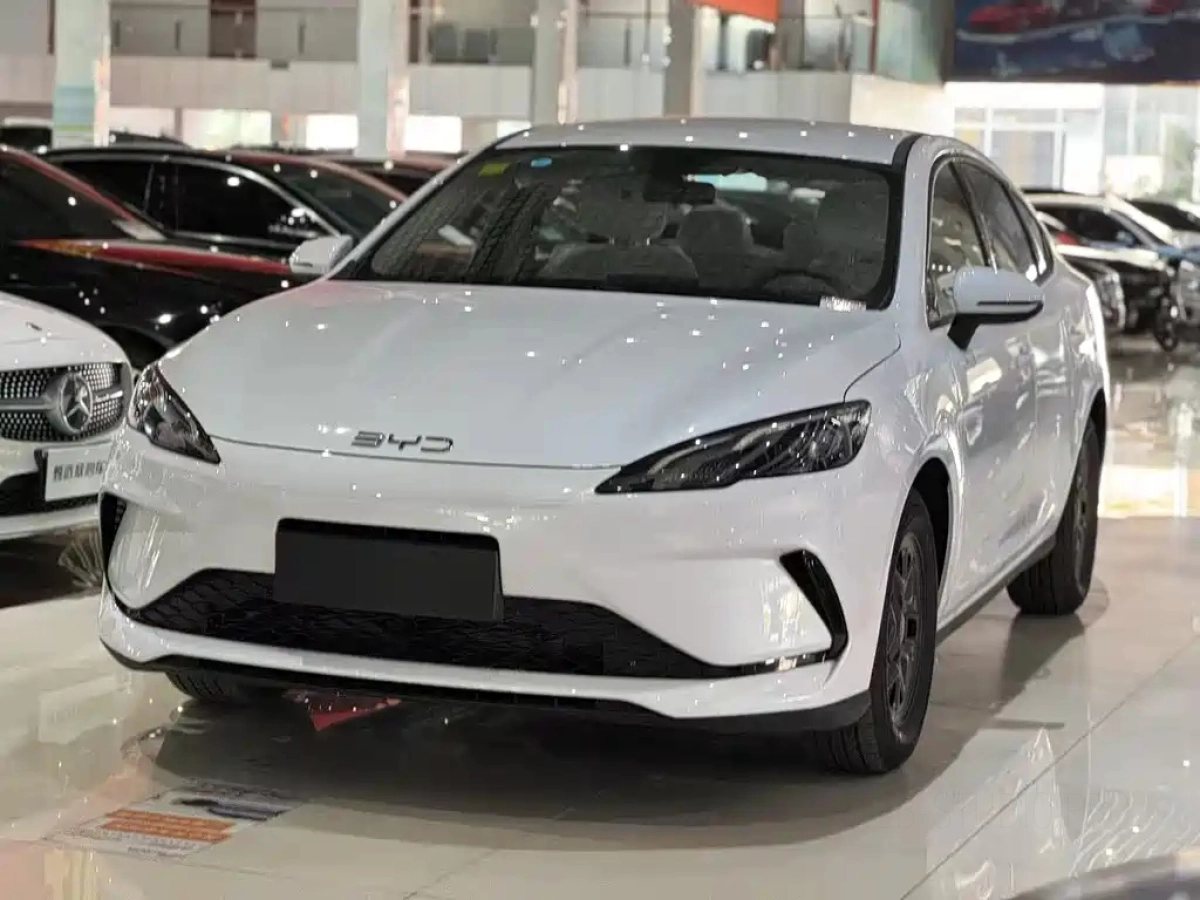 BYD SEAL 05 DM-I  2025