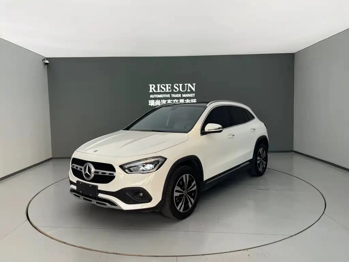 MERCEDES BENZ GLA  2020