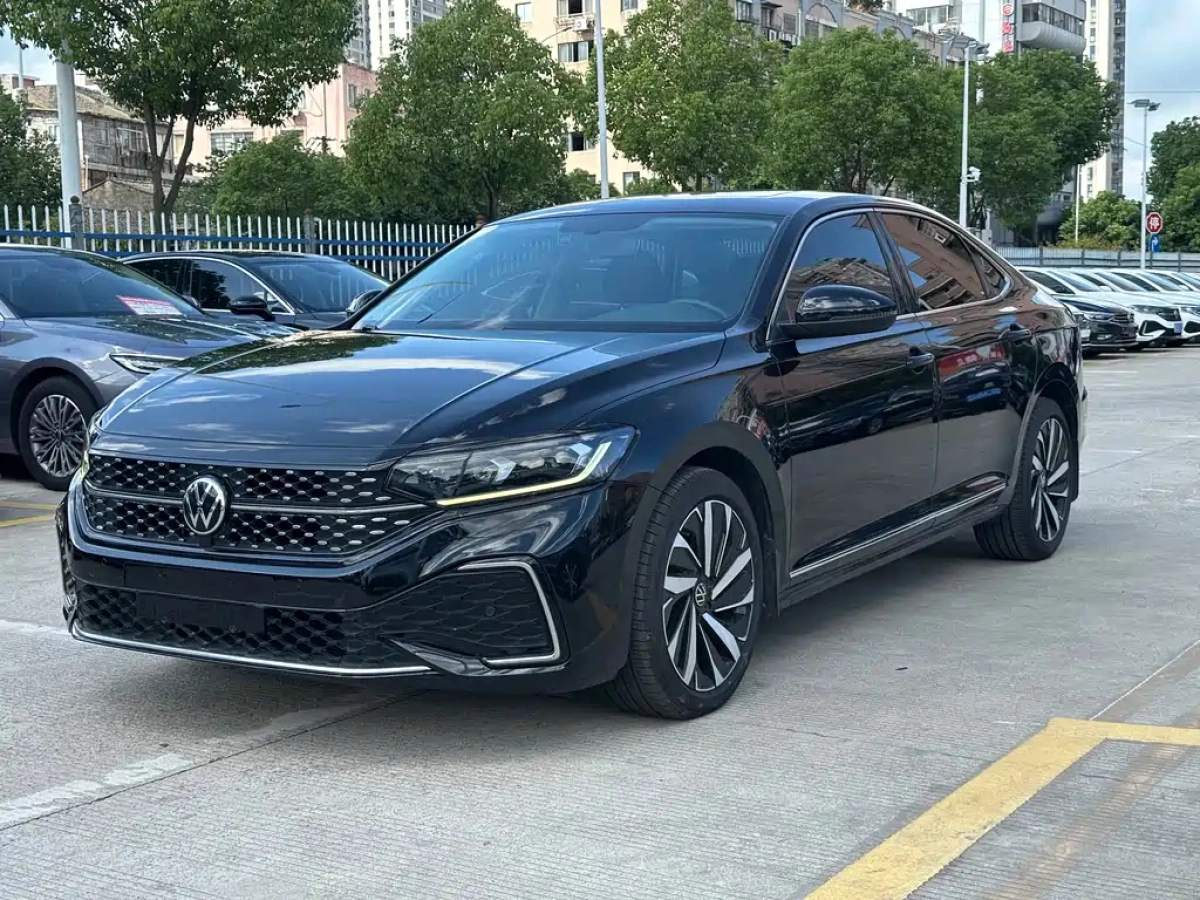VOLKSWAGEN PASSAT  2022