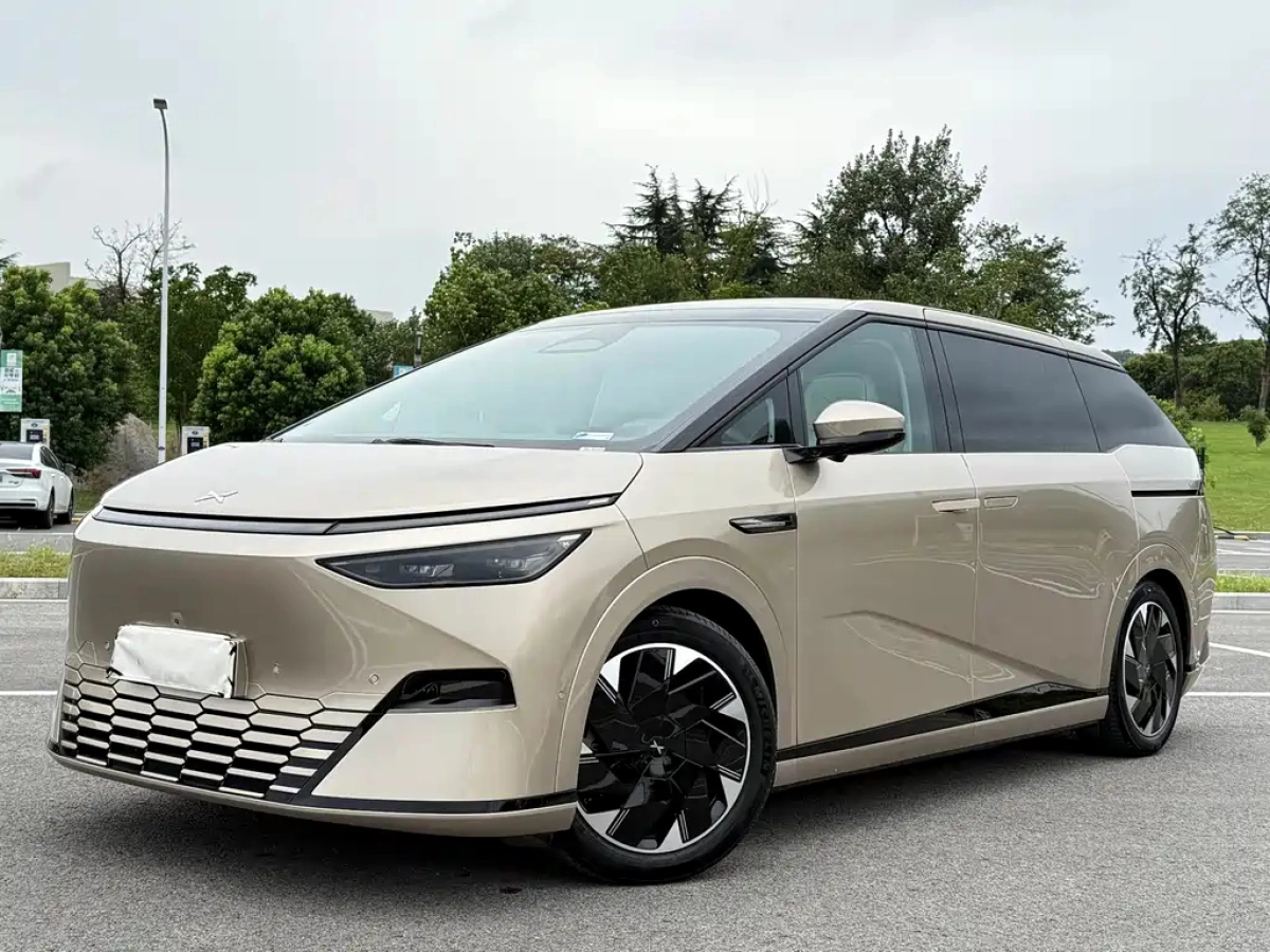 XPENG MOTORS X9  2024