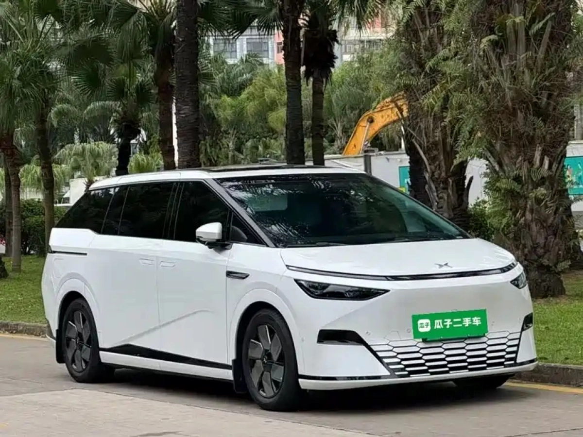XPENG MOTORS X9  2024
