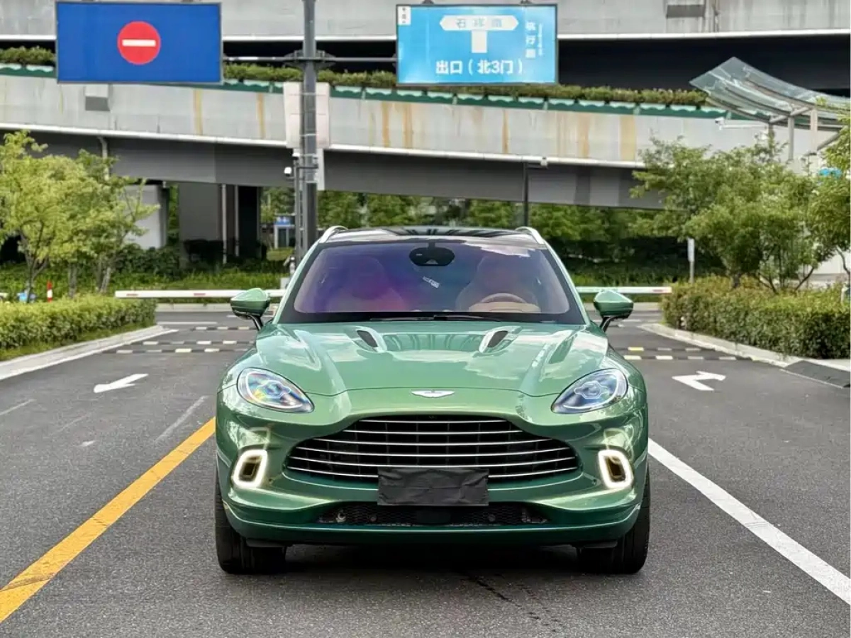 ASTON MARTIN DBX  2022