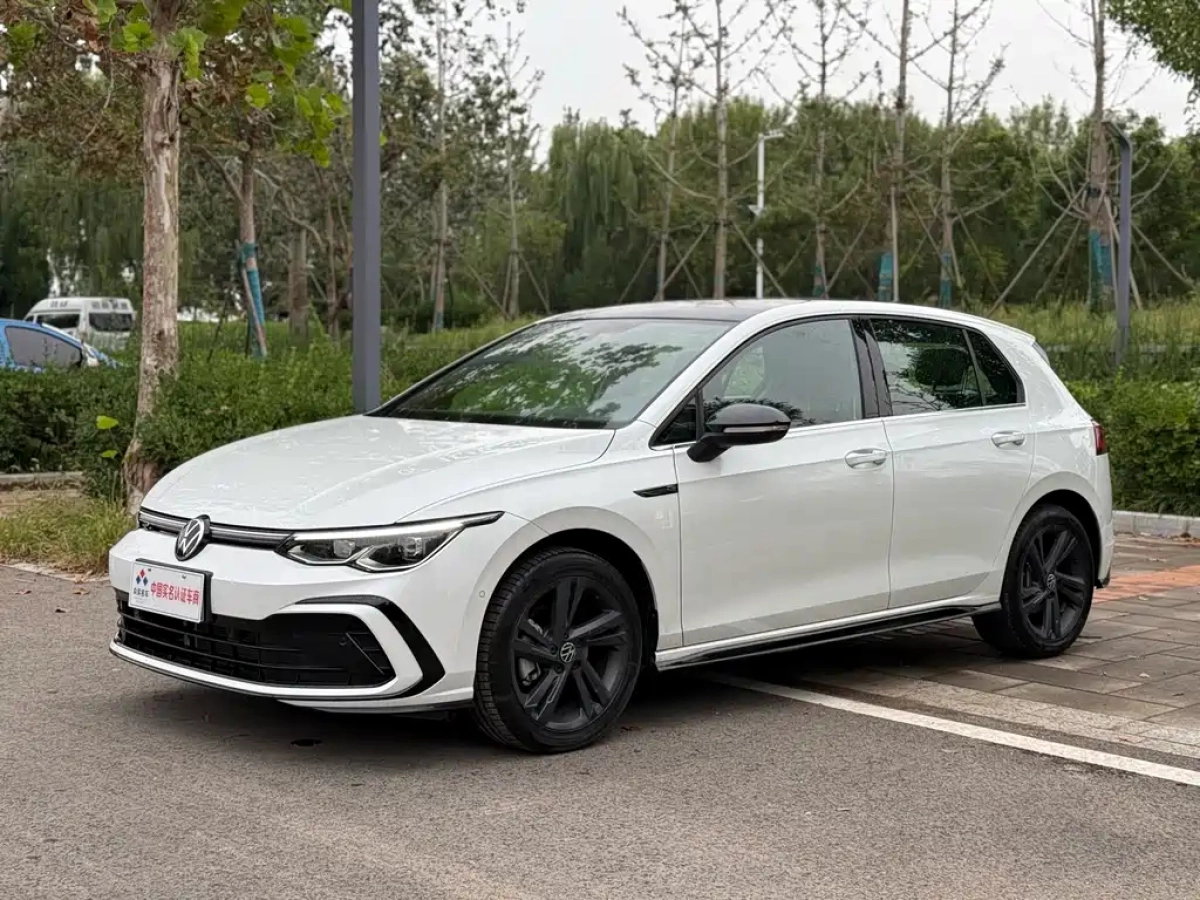 VOLKSWAGEN GOLF  2023