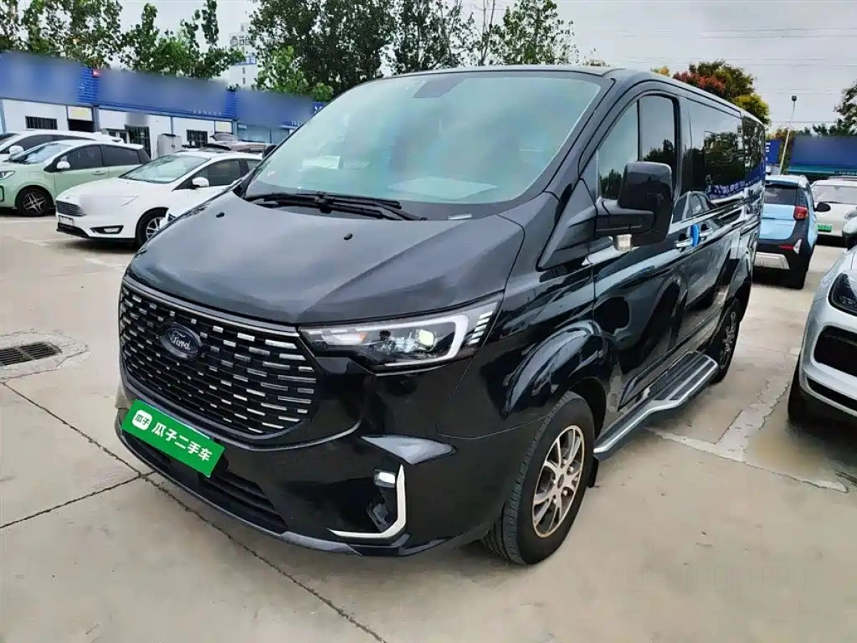 FORD TOUREO  2023