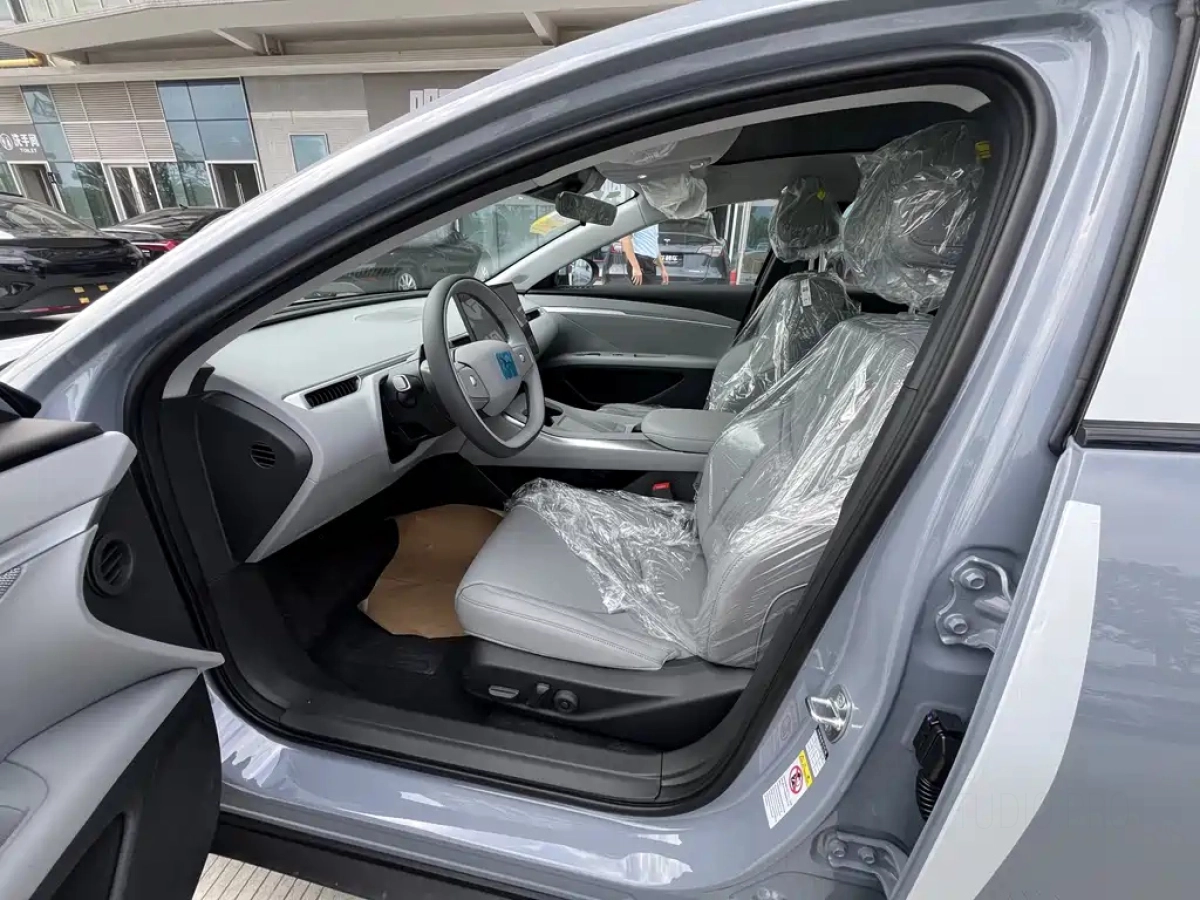XPENG MOTORS MONA M03