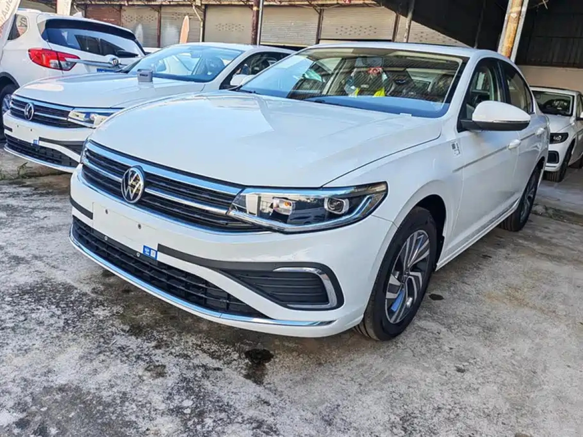 VOLKSWAGEN BORA  2025