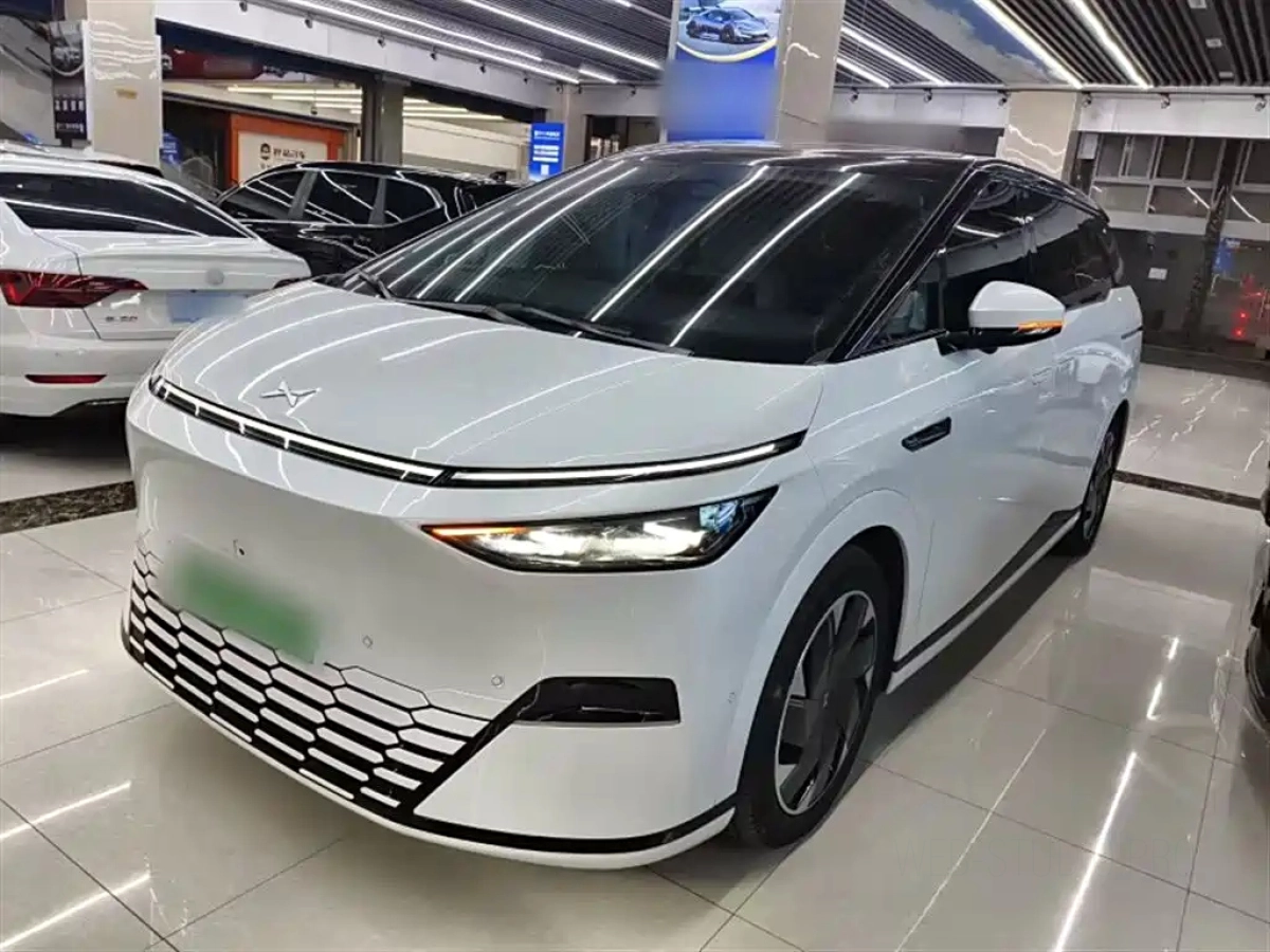 XPENG MOTORS X9  2024