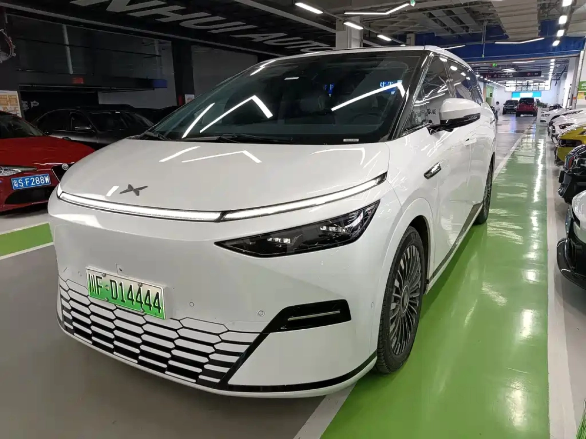 XPENG MOTORS X9  2025