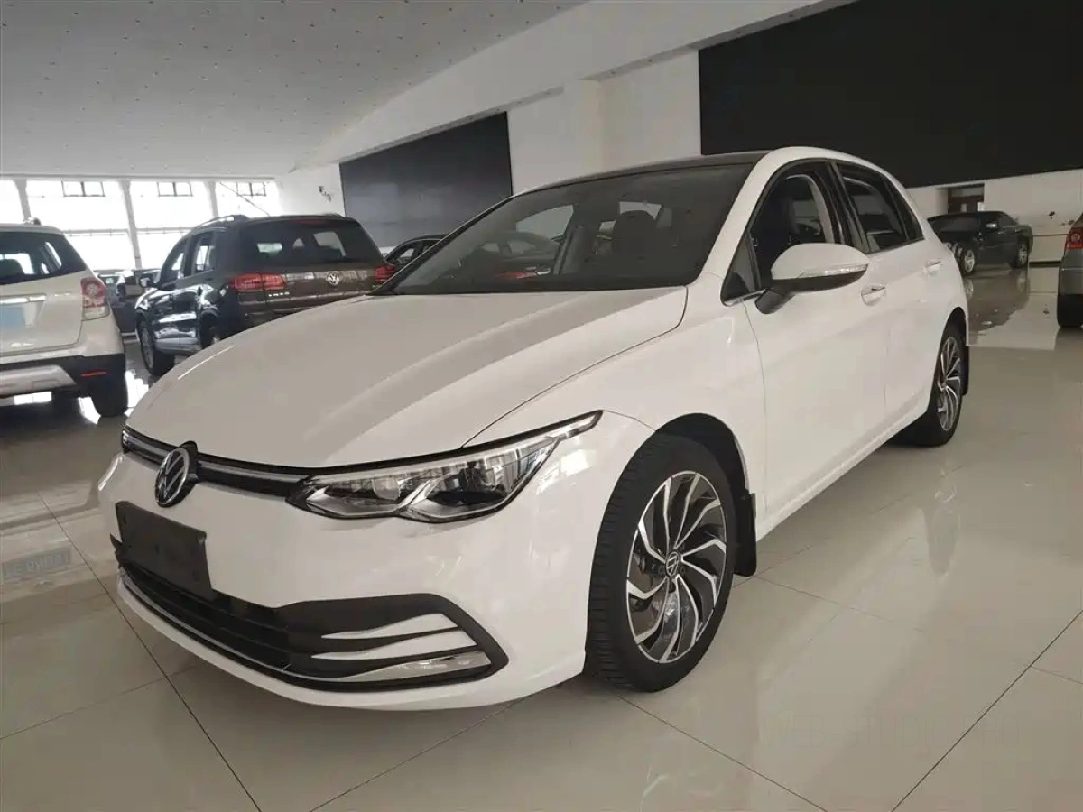 VOLKSWAGEN GOLF  2023