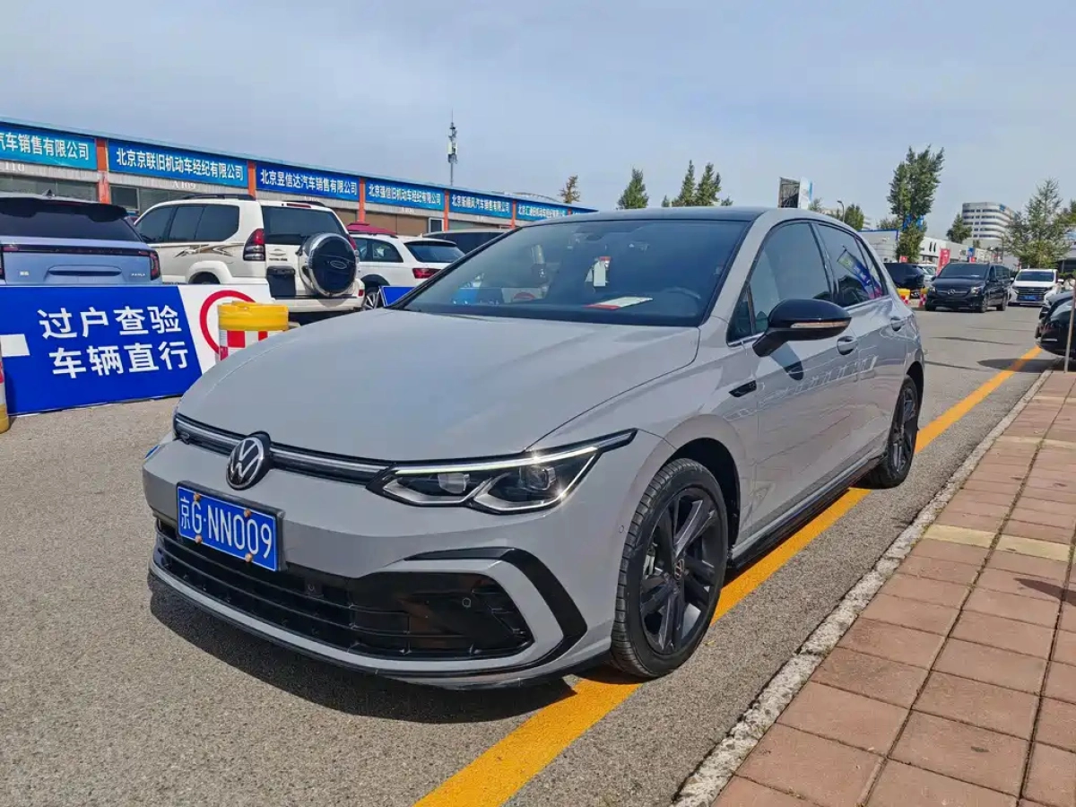 VOLKSWAGEN GOLF  2023