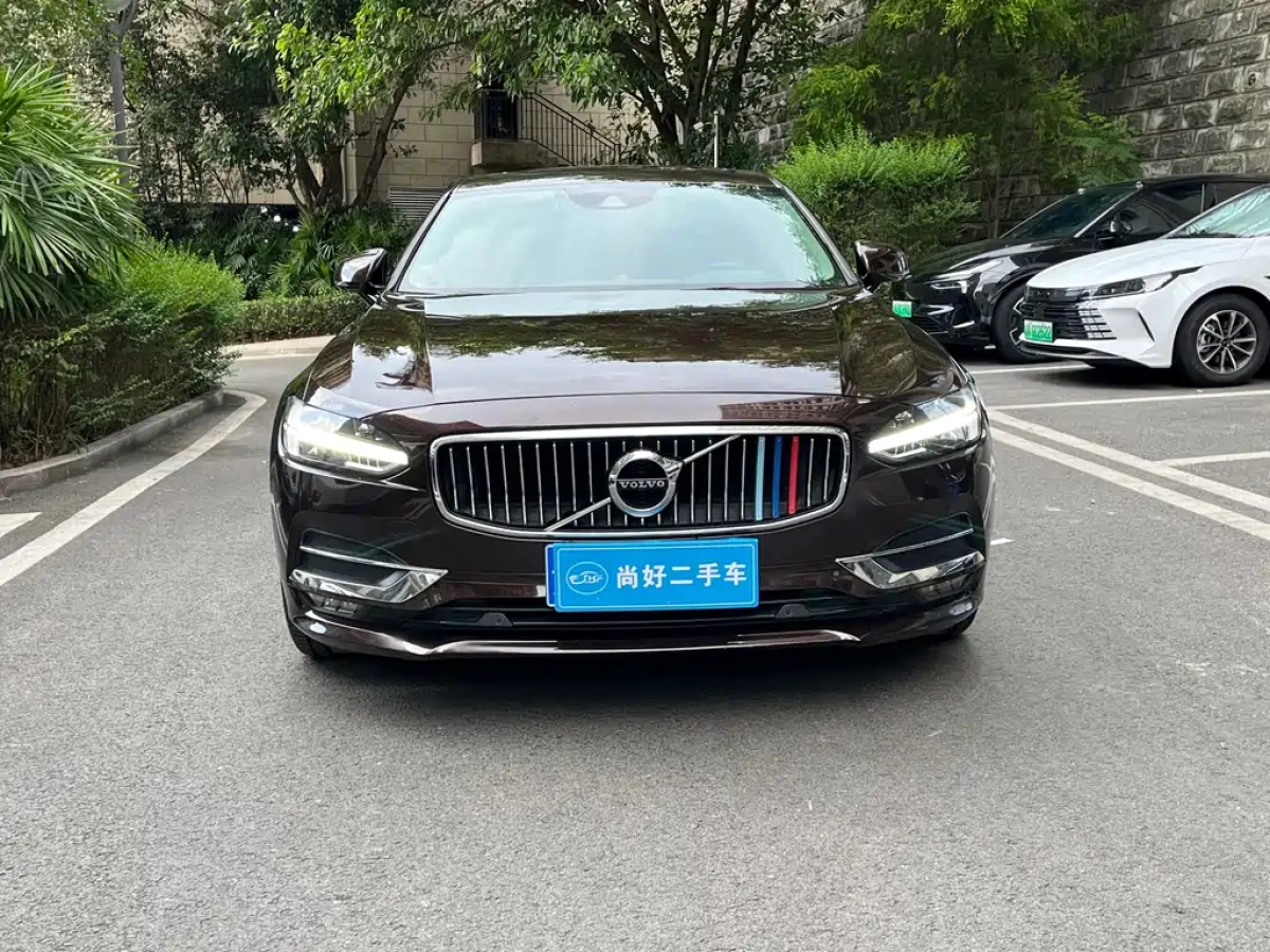 VOLVO S90